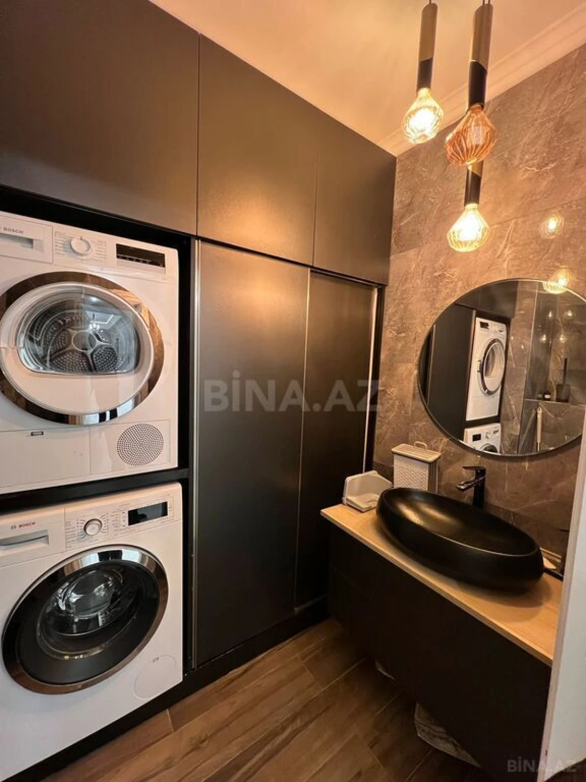 Satılır 3 otaqlı mənzil 141 m²