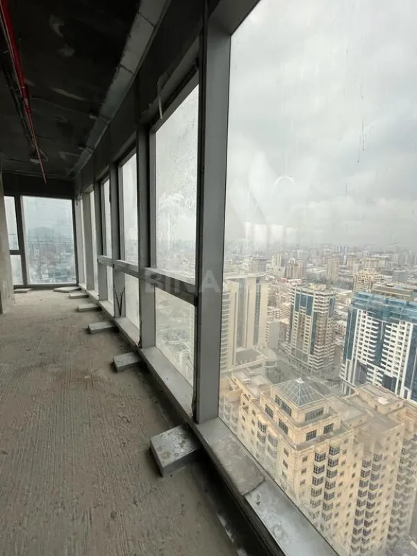 Satılır 3 otaqlı mənzil 172 m²