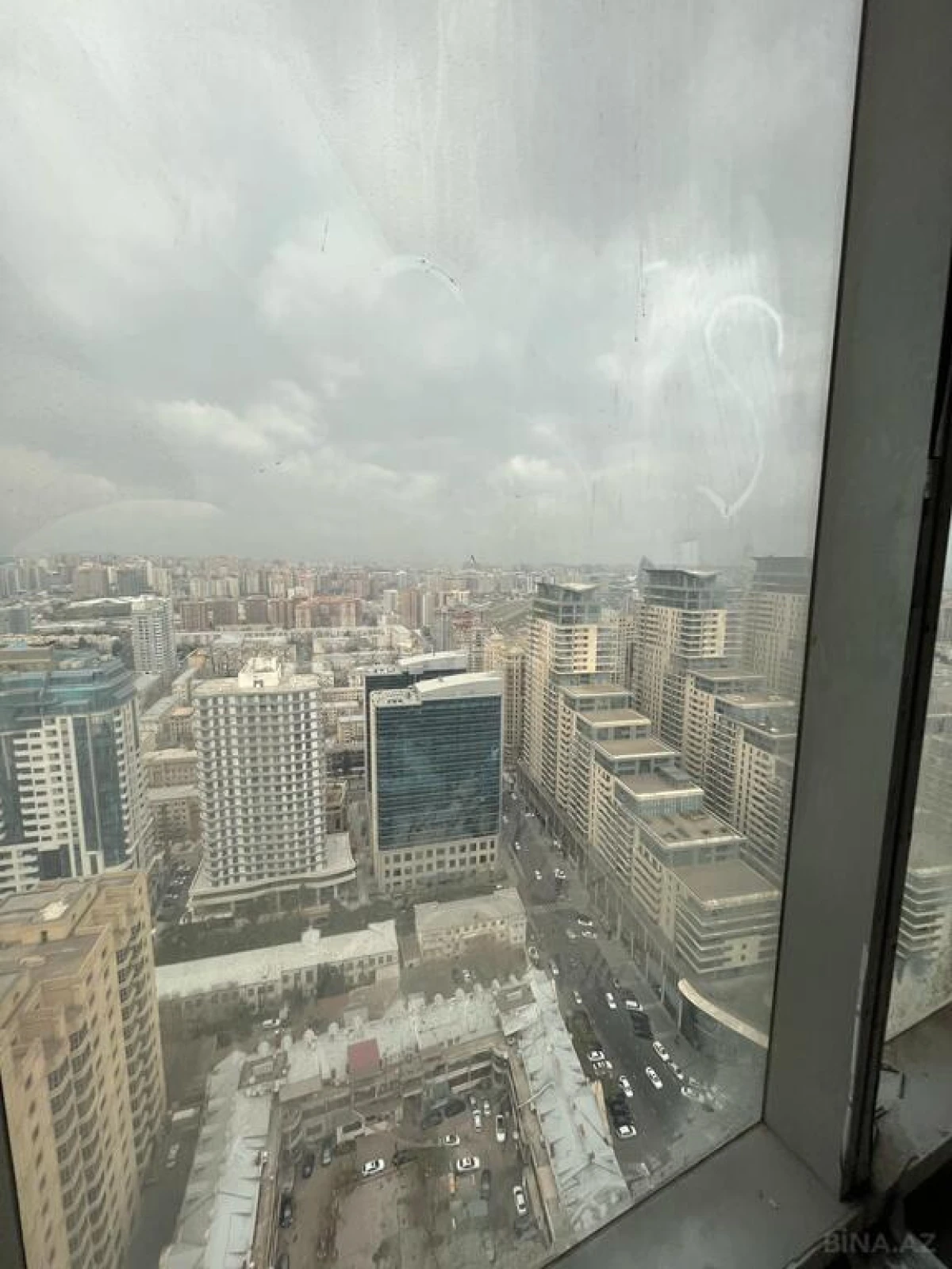 Satılır 3 otaqlı mənzil 172 m²