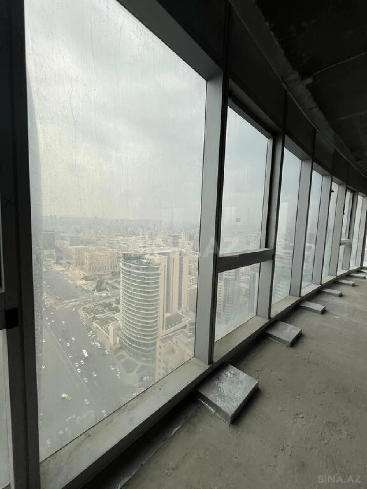 Satılır 3 otaqlı mənzil 172 m²