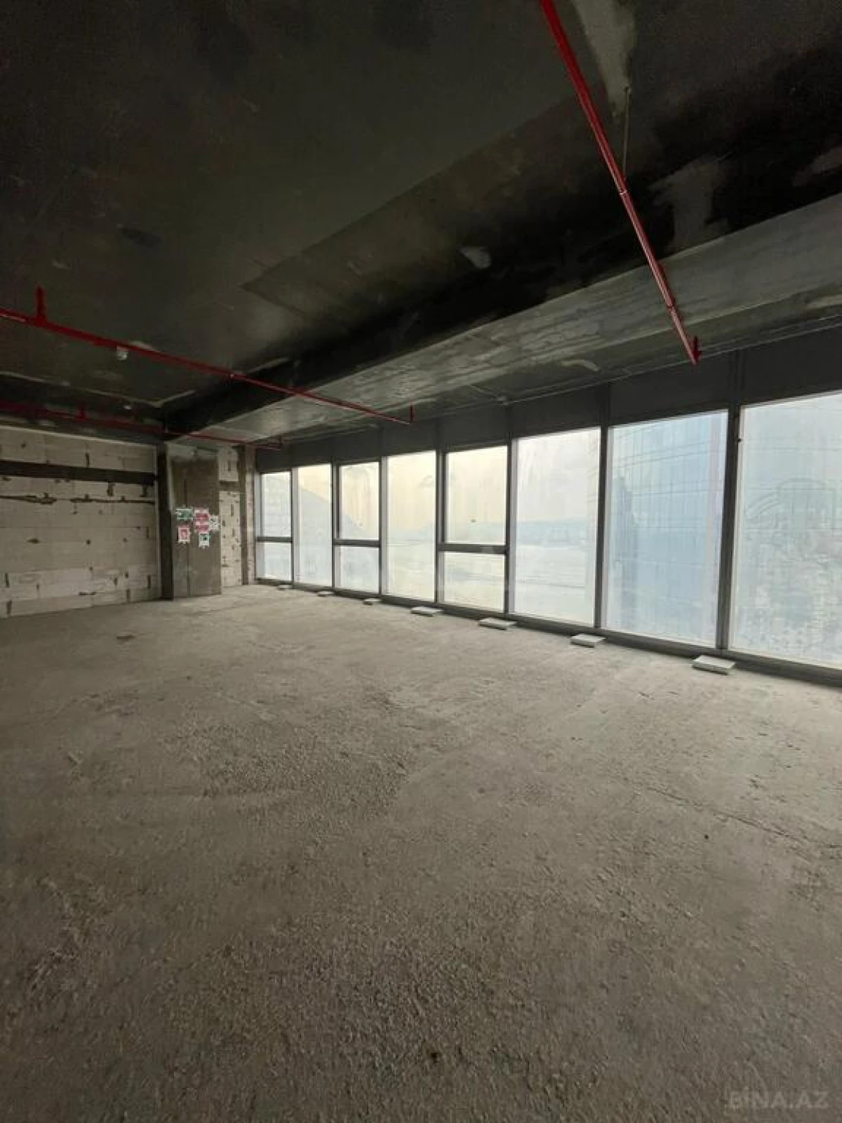 Satılır 3 otaqlı mənzil 172 m²