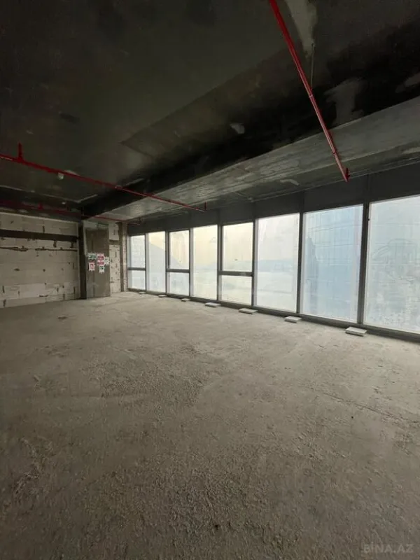 Satılır 3 otaqlı mənzil 172 m²