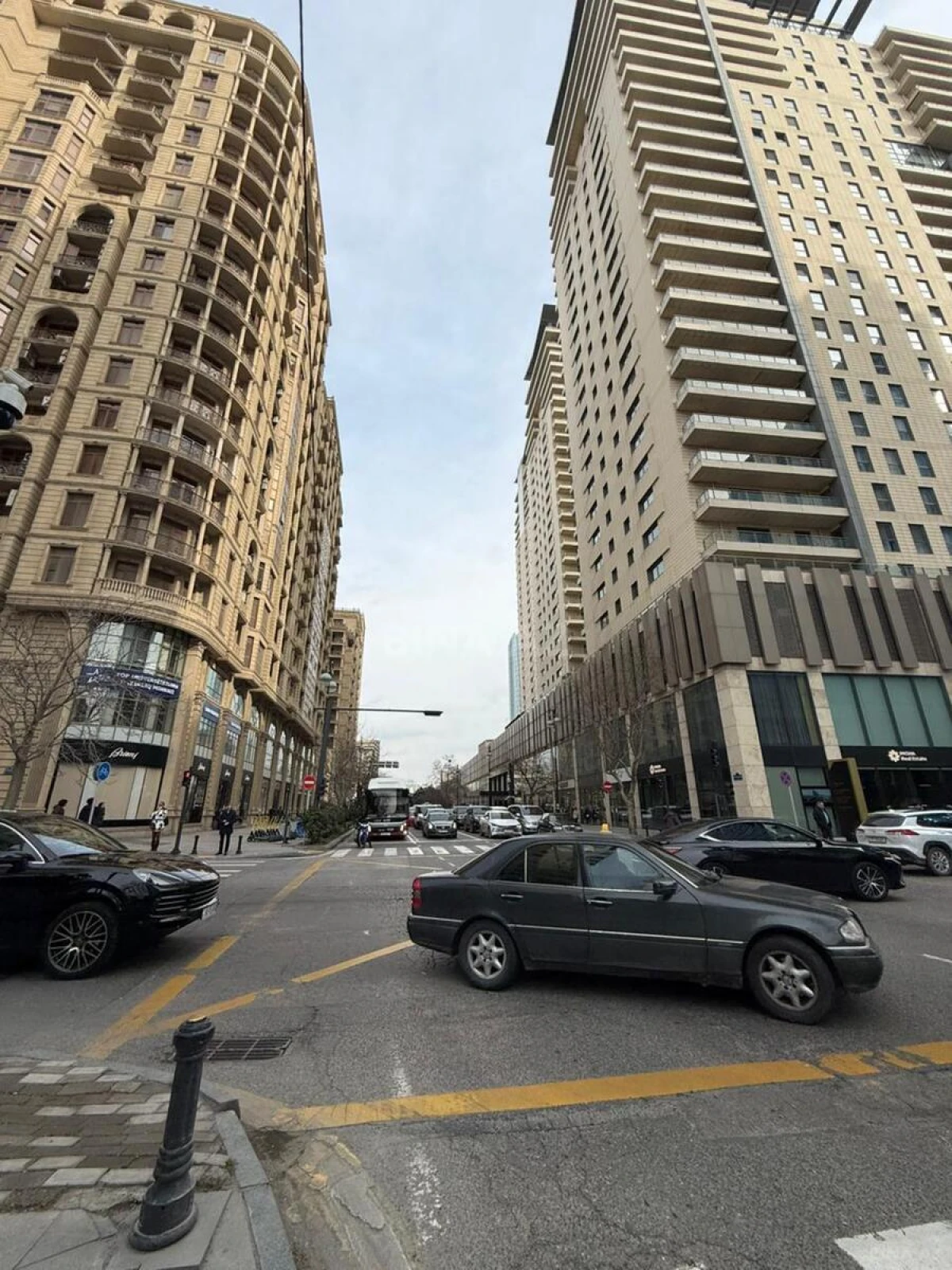 Satılır obyekt 81 m²