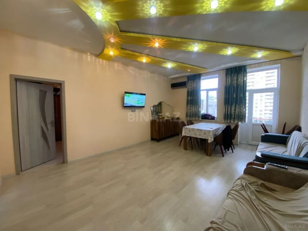 Satılır 2 otaqlı mənzil 68 m²