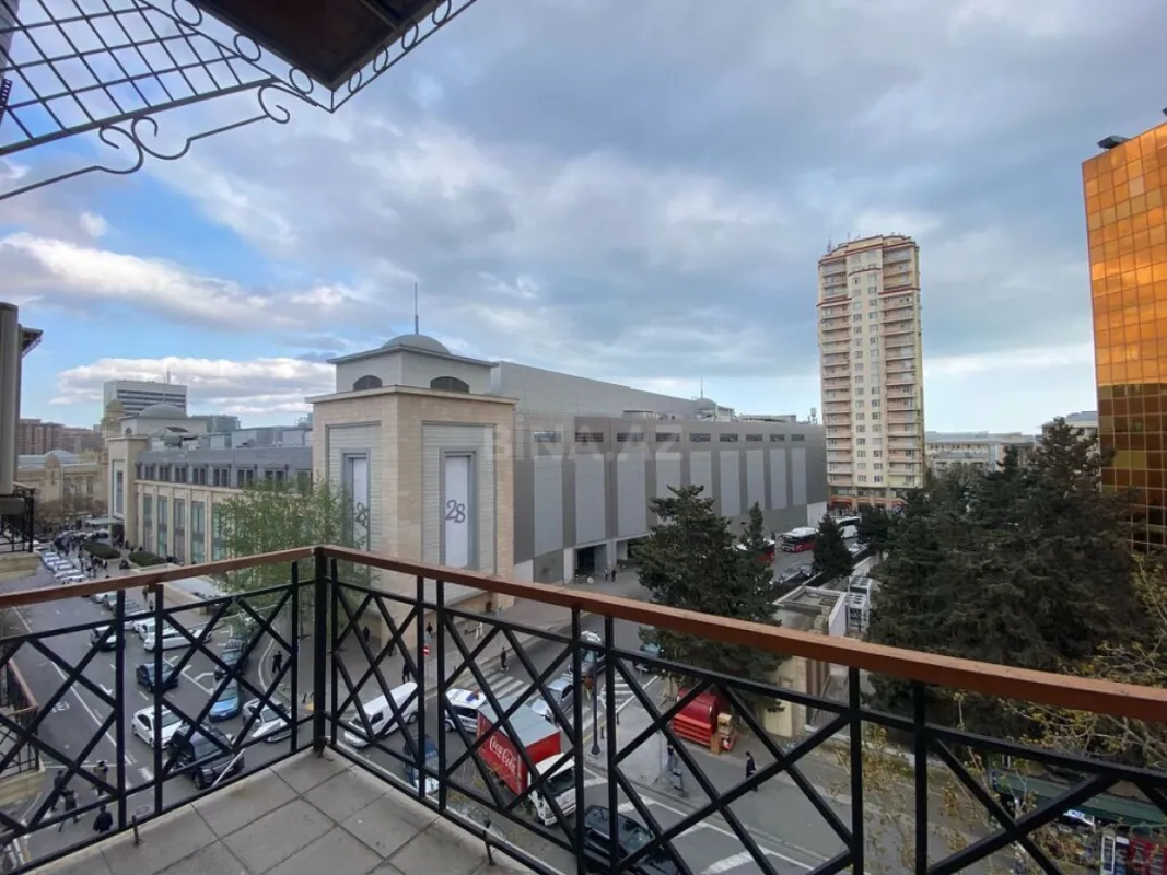 Satılır 2 otaqlı mənzil 68 m²