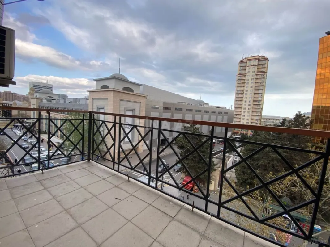 Satılır 2 otaqlı mənzil 68 m²