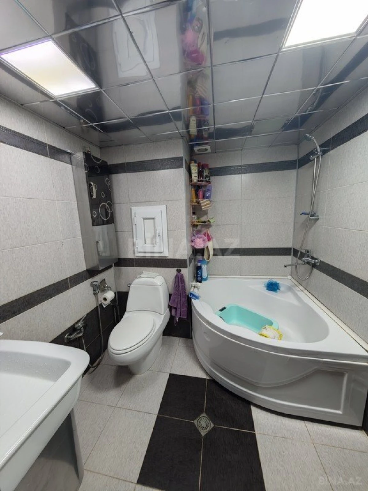 Satılır 5 otaqlı mənzil 120 m²