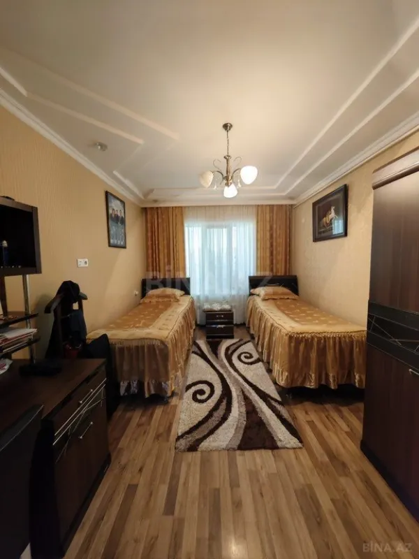 Satılır 5 otaqlı mənzil 120 m²