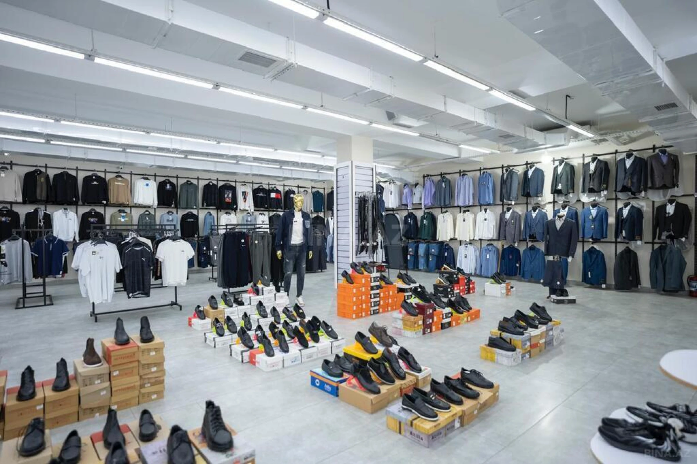 Satılır obyekt 2800 m²