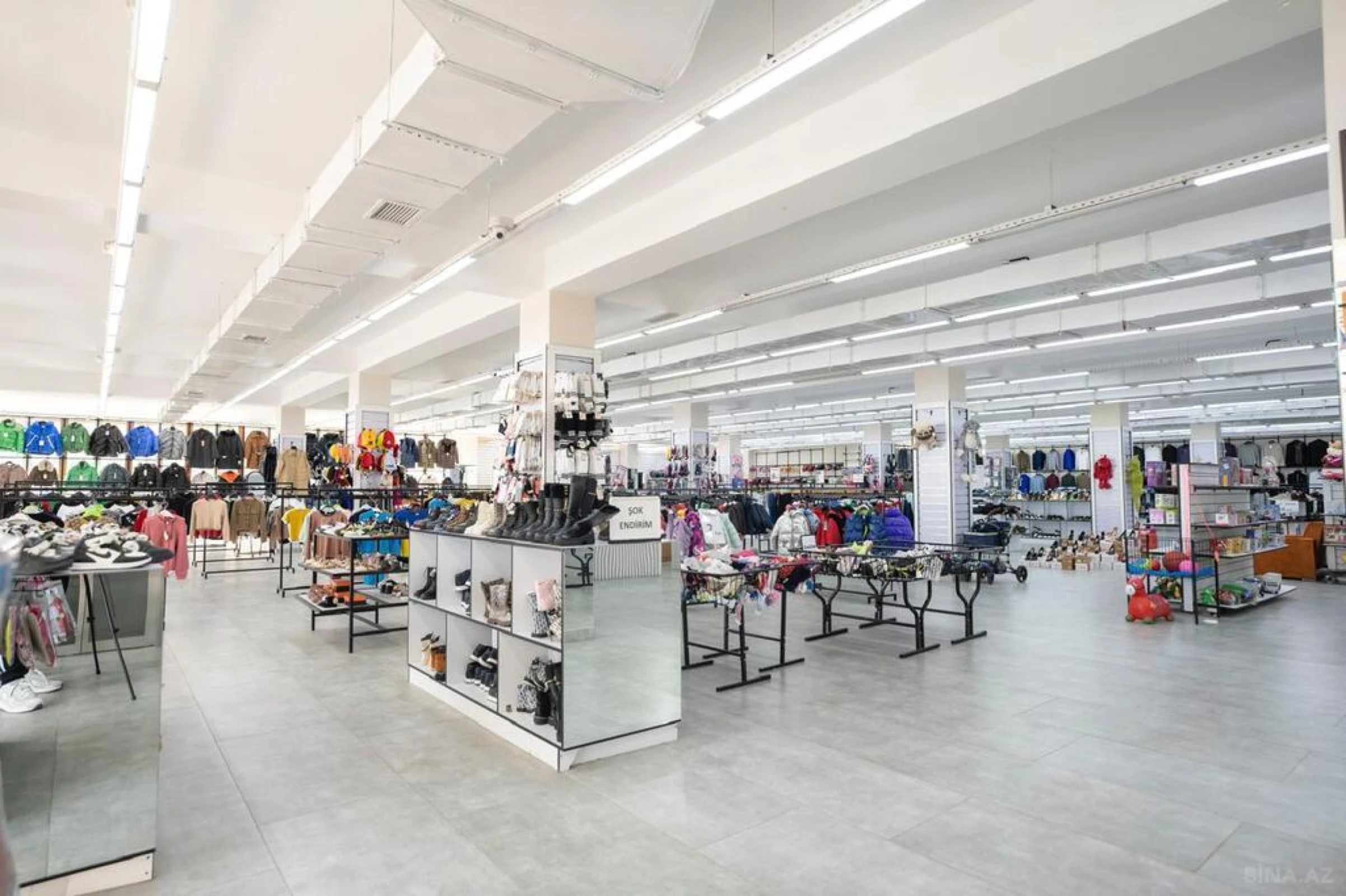 Satılır obyekt 2800 m²