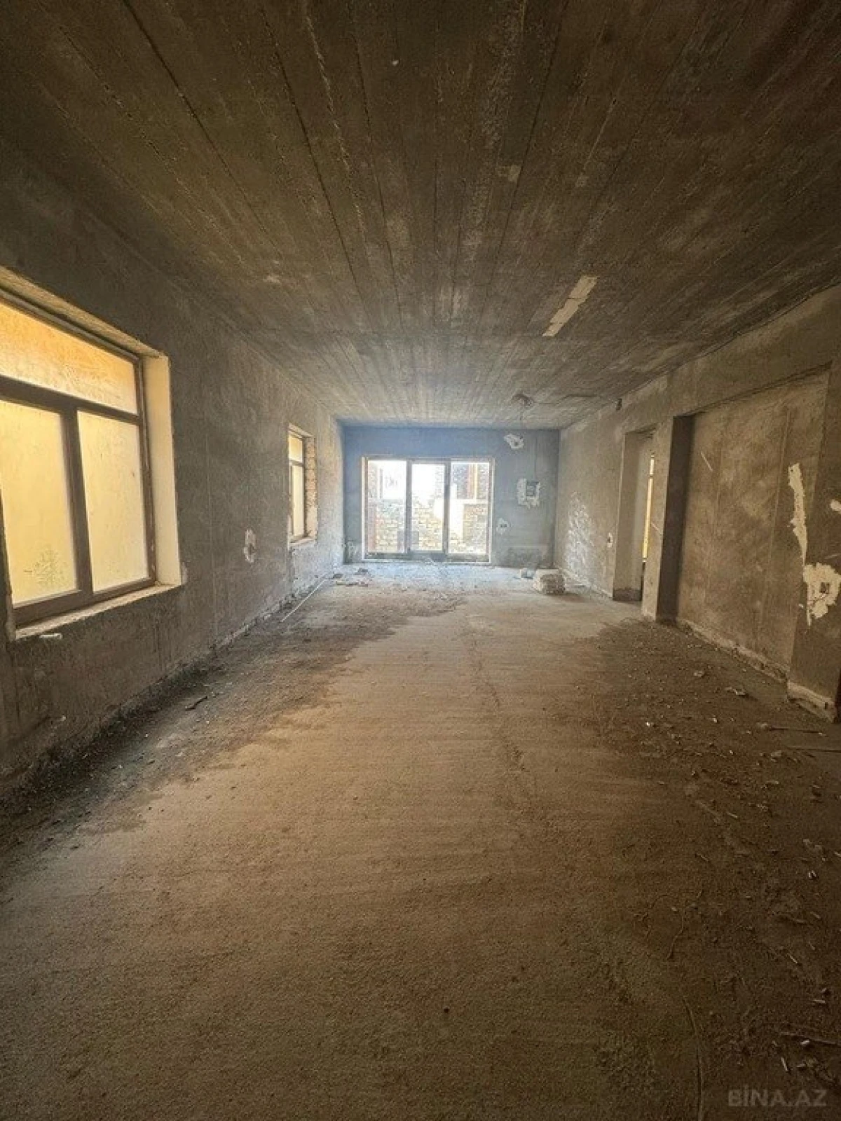 Satılır obyekt 920 m²