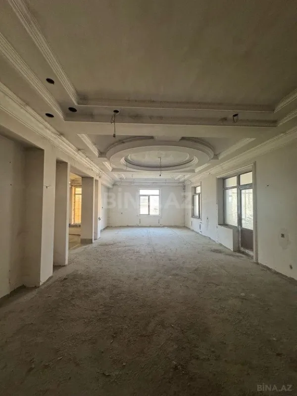 Satılır obyekt 920 m²