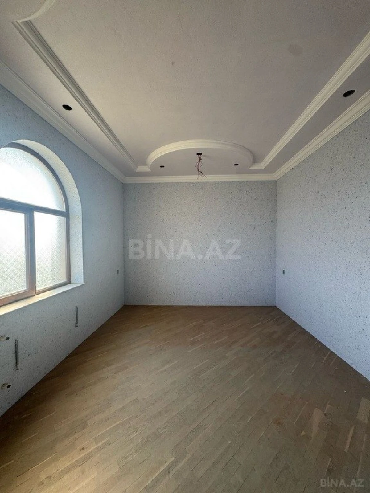 Satılır obyekt 920 m²