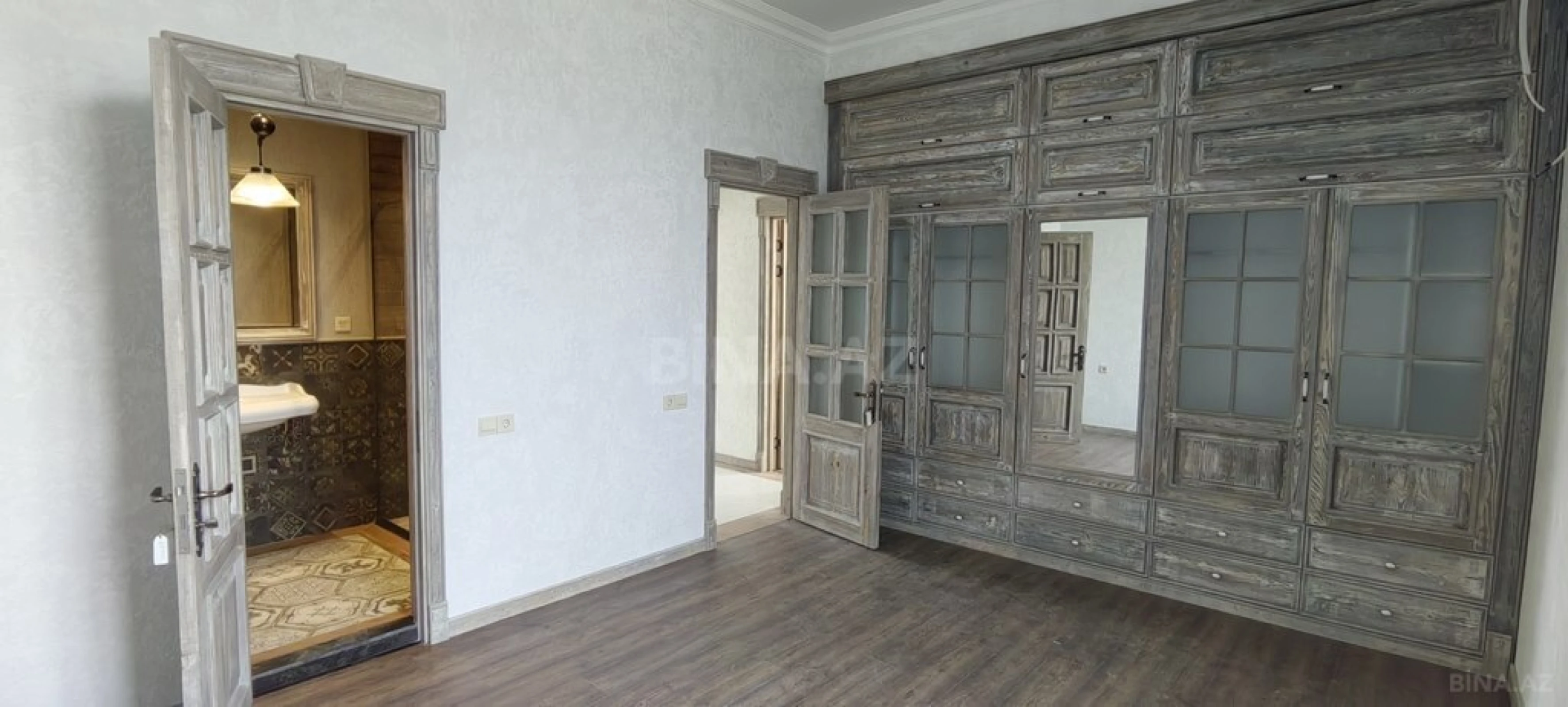 Satılır 5 otaqlı həyət evi 320 m²