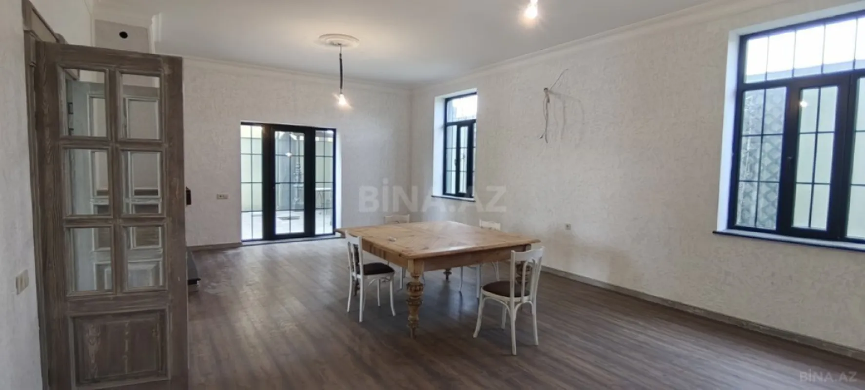 Satılır 5 otaqlı həyət evi 320 m²