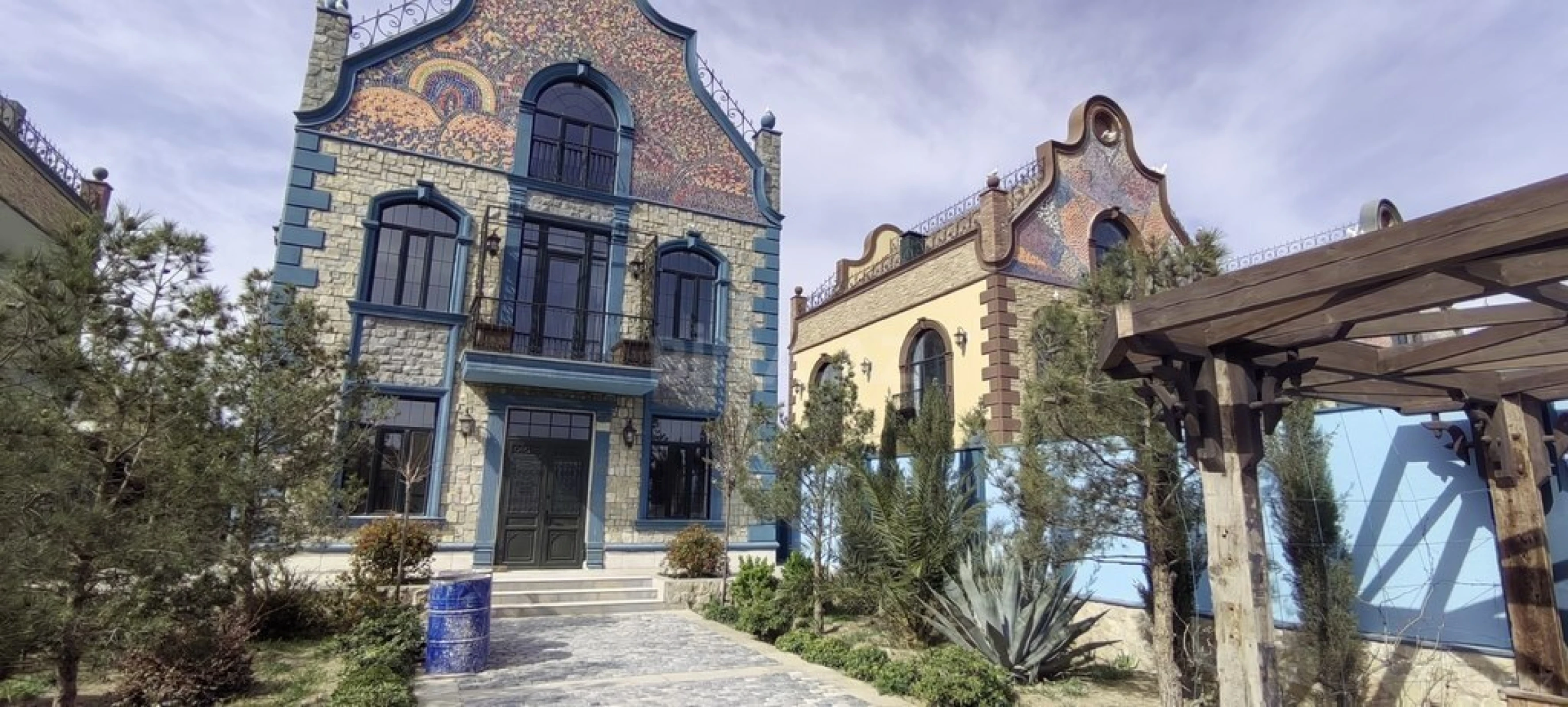 Satılır 5 otaqlı həyət evi 320 m²