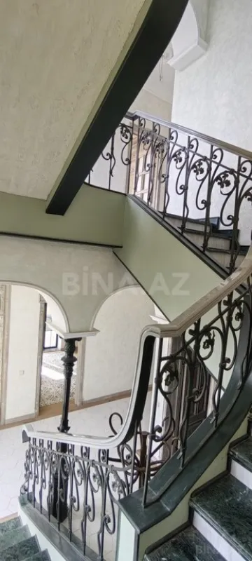 Satılır 5 otaqlı həyət evi 320 m²