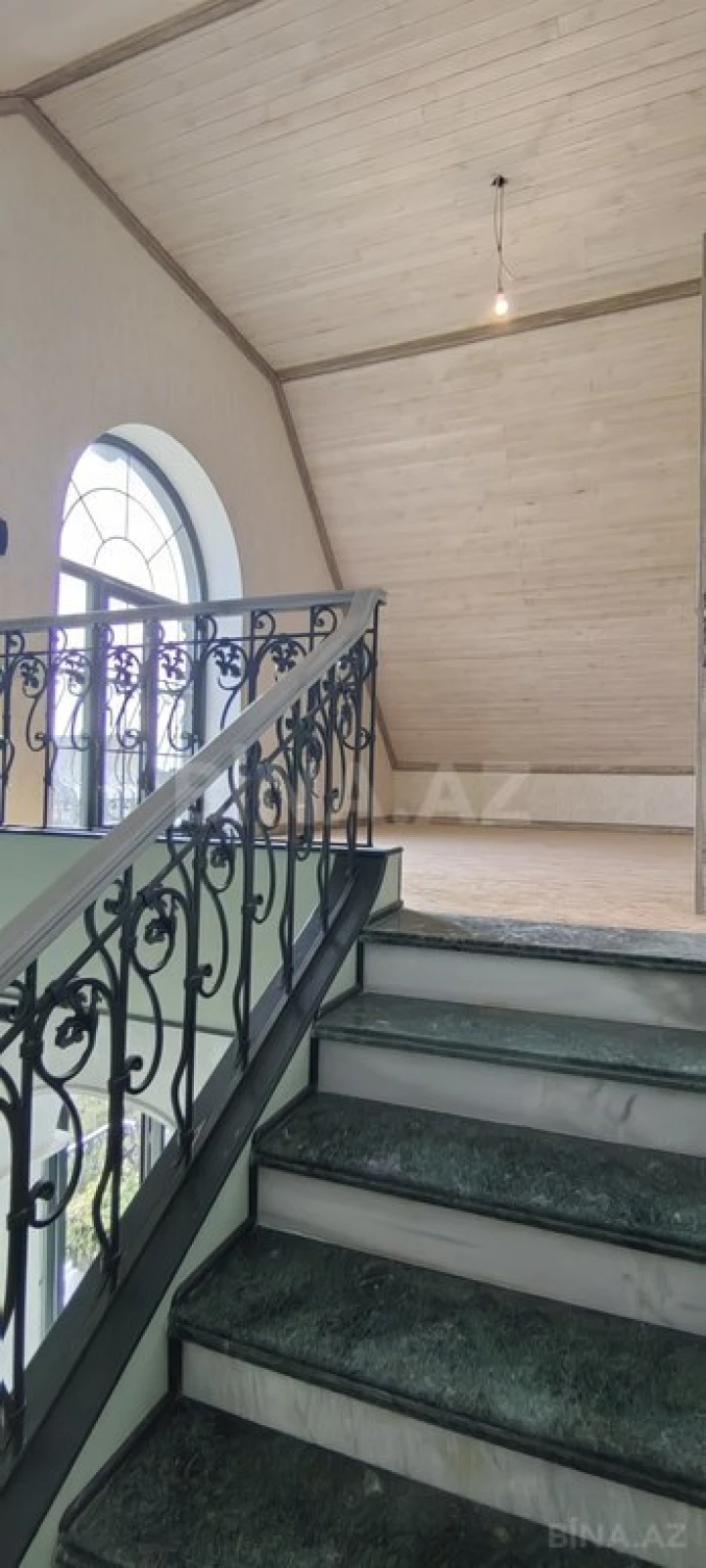 Satılır 5 otaqlı həyət evi 320 m²