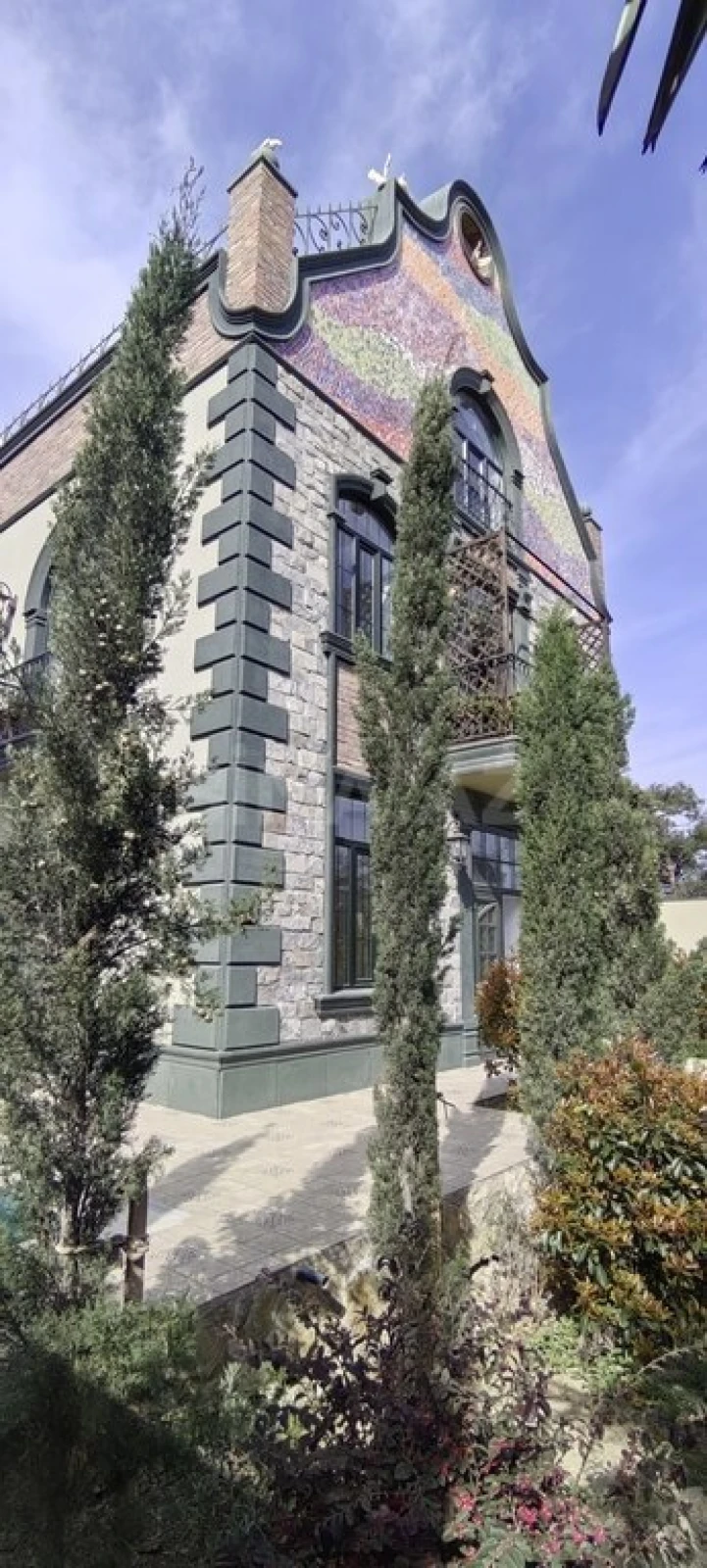 Satılır 5 otaqlı həyət evi 320 m²