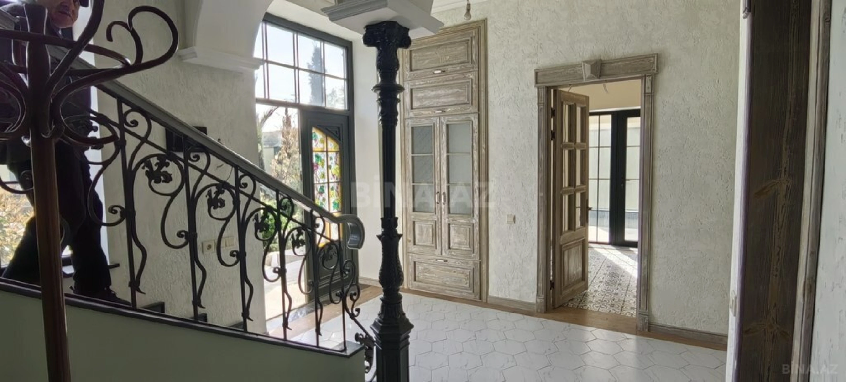 Satılır 5 otaqlı həyət evi 320 m²