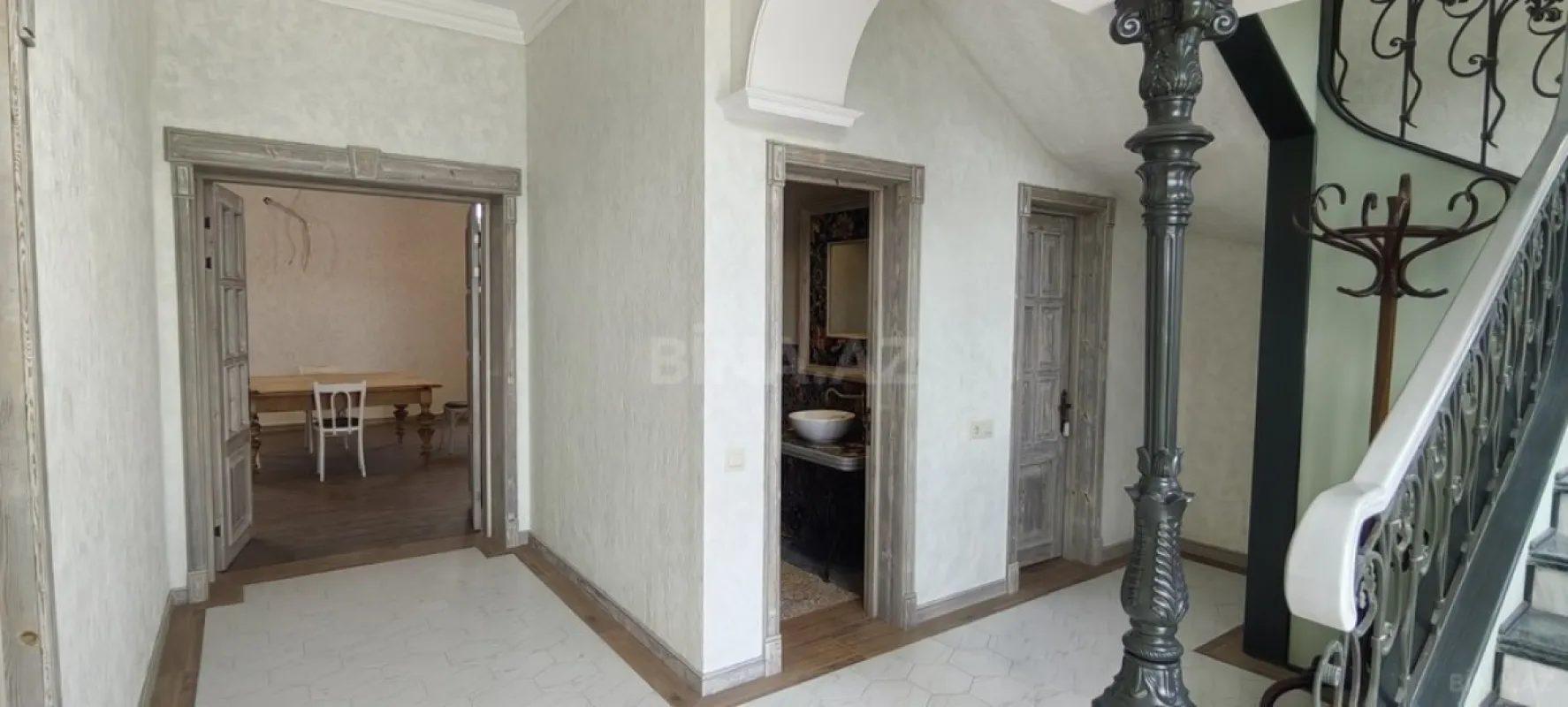 Satılır 5 otaqlı həyət evi 320 m²