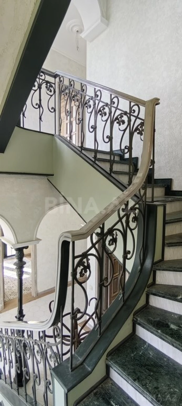 Satılır 5 otaqlı həyət evi 320 m²