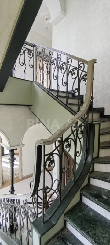 Satılır 5 otaqlı həyət evi 320 m²