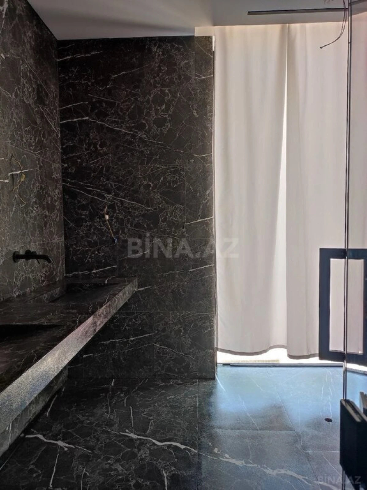 Satılır 14 otaqlı həyət evi 360 m²