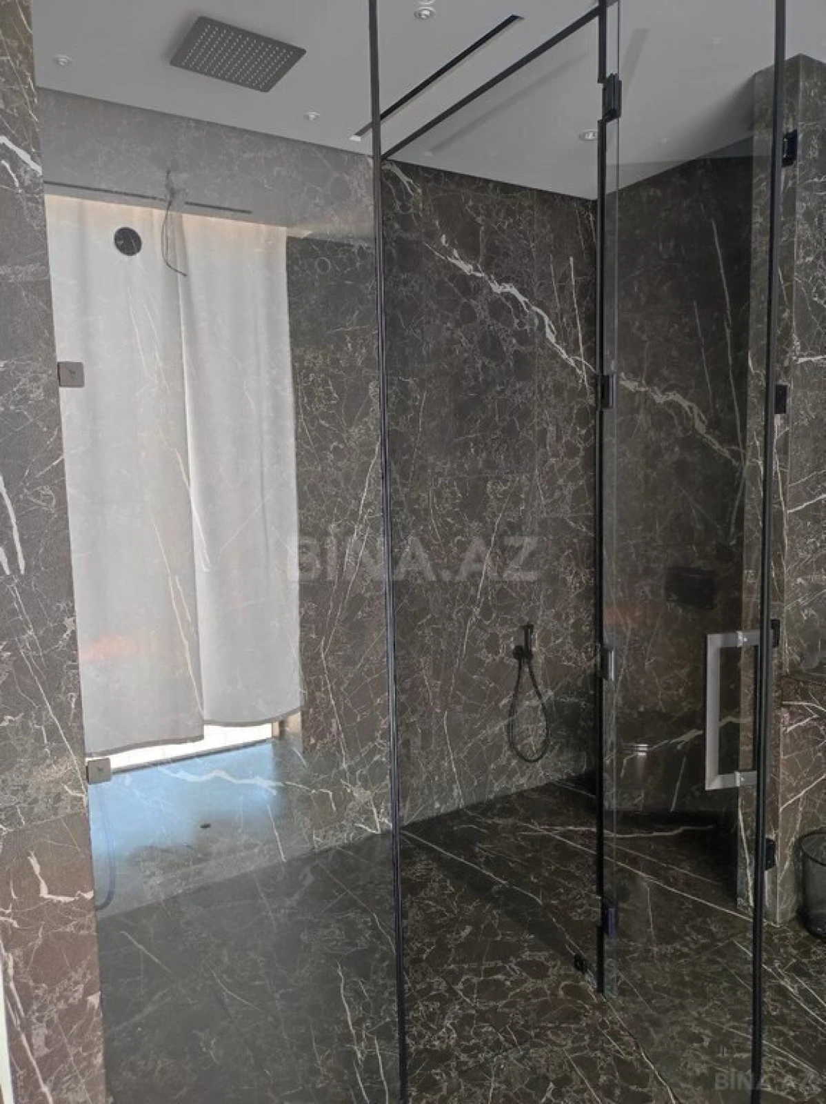 Satılır 14 otaqlı həyət evi 360 m²