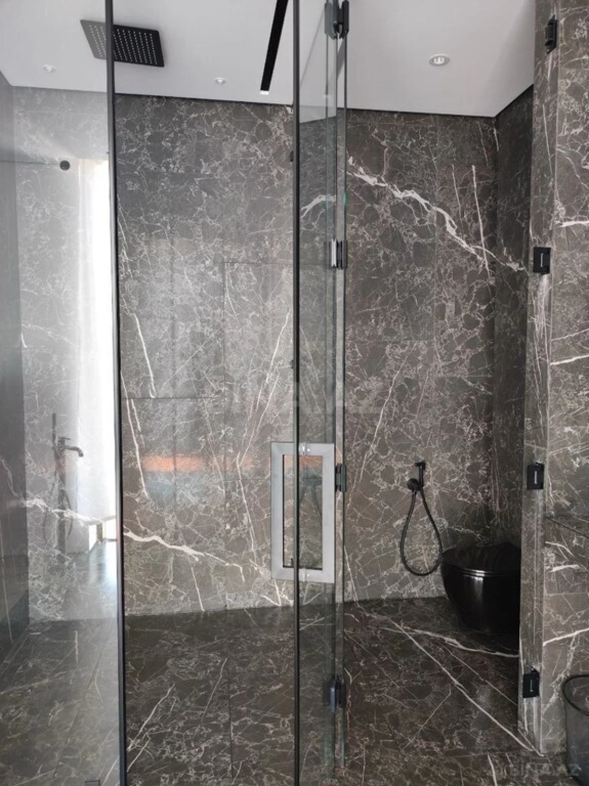 Satılır 14 otaqlı həyət evi 360 m²