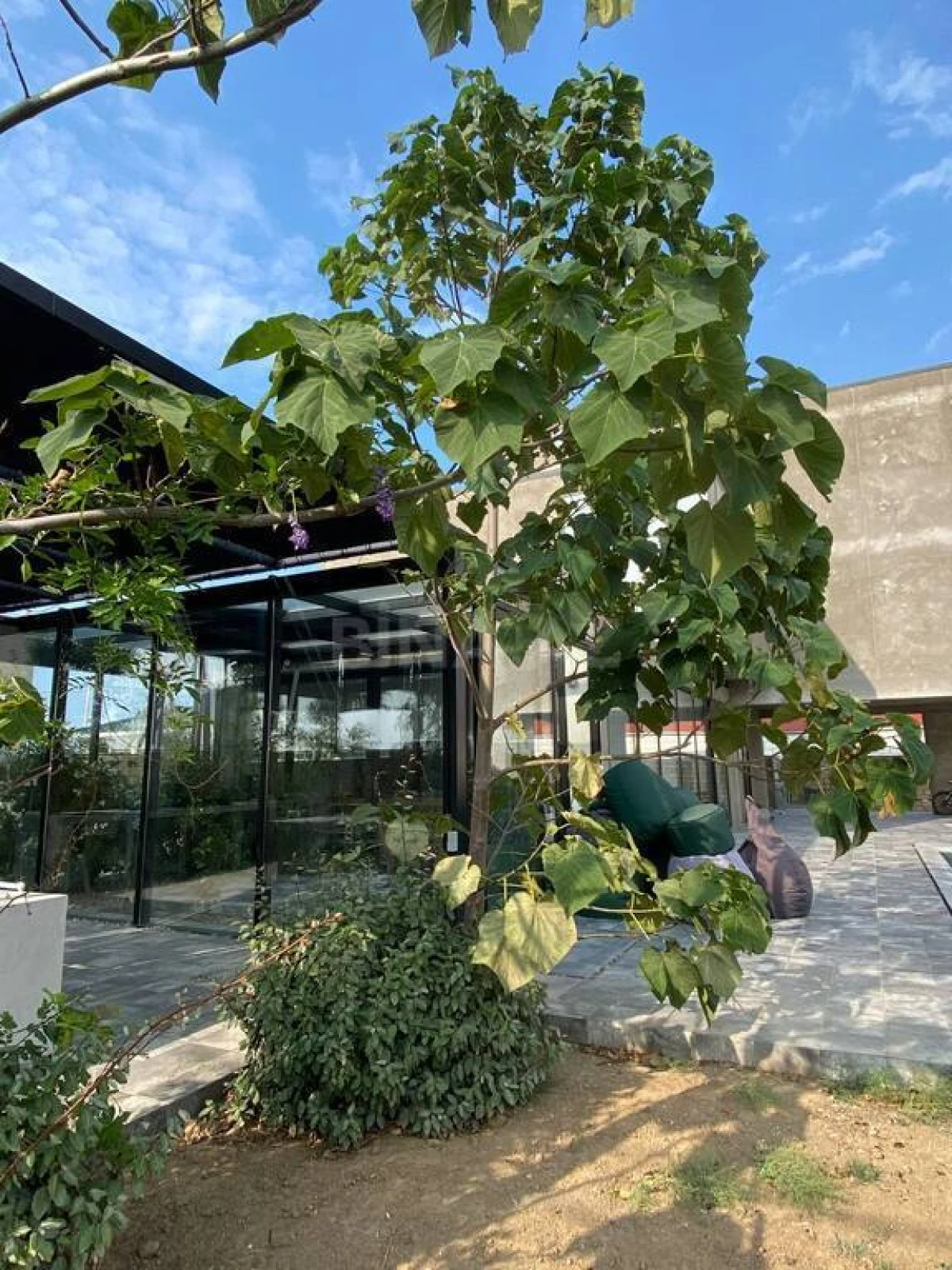 Satılır 14 otaqlı həyət evi 360 m²