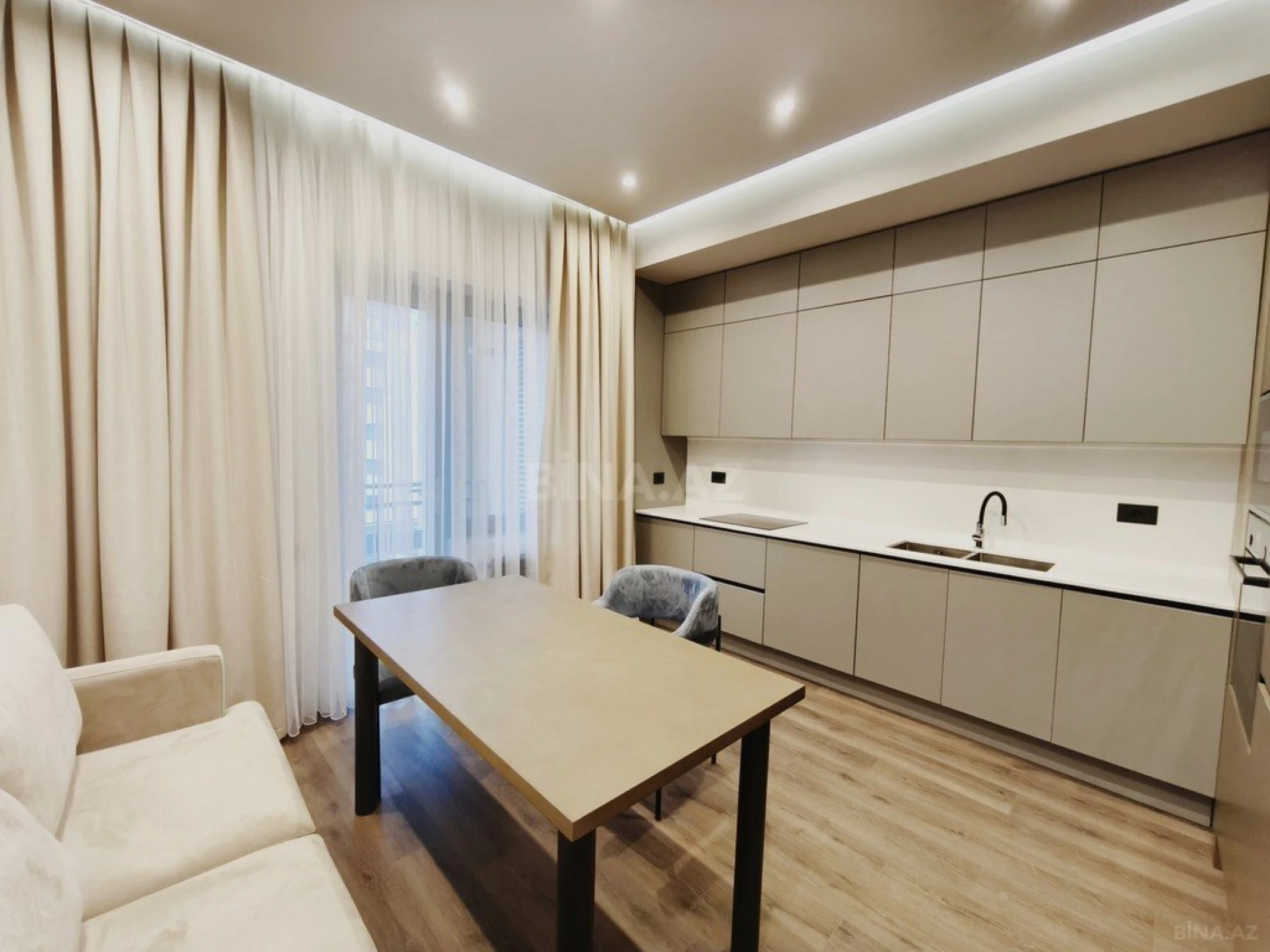 Kirayə verilir 3 otaqlı mənzil 140 m²
