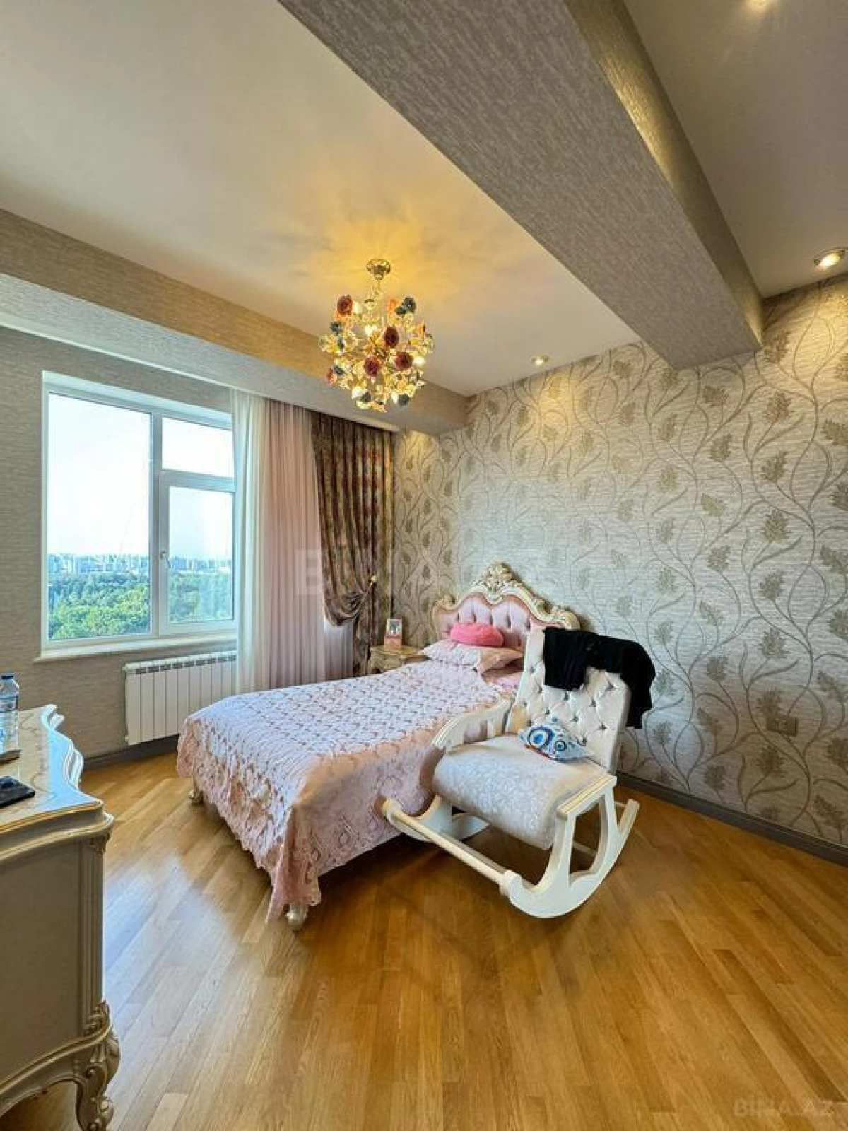 Satılır 4 otaqlı mənzil 227 m²