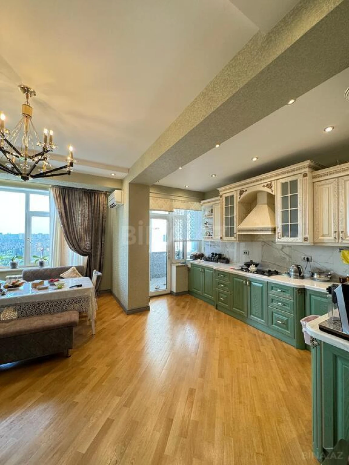 Satılır 4 otaqlı mənzil 227 m²