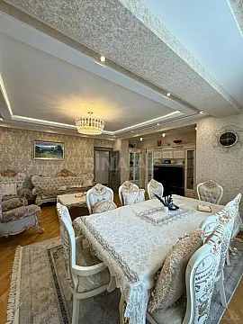 Satılır 4 otaqlı mənzil 227 m²