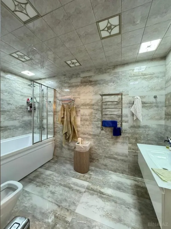 Satılır 4 otaqlı mənzil 227 m²