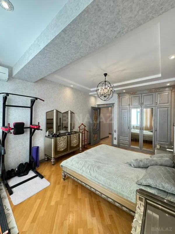 Satılır 4 otaqlı mənzil 227 m²