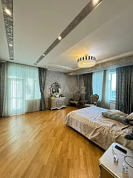 Satılır 4 otaqlı mənzil 227 m²