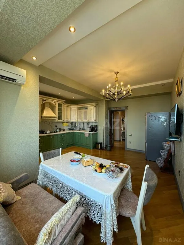 Satılır 4 otaqlı mənzil 227 m²