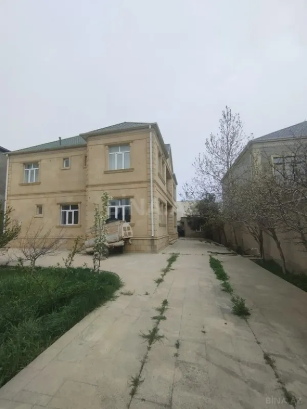 Satılır 7 otaqlı həyət evi 290 m²