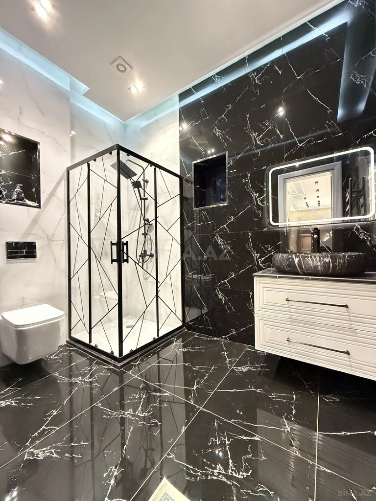 Satılır 5 otaqlı həyət evi 250 m²