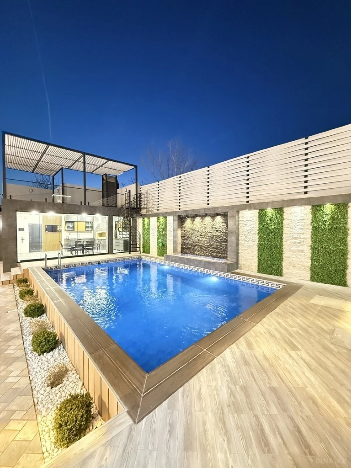 Satılır 5 otaqlı həyət evi 250 m²