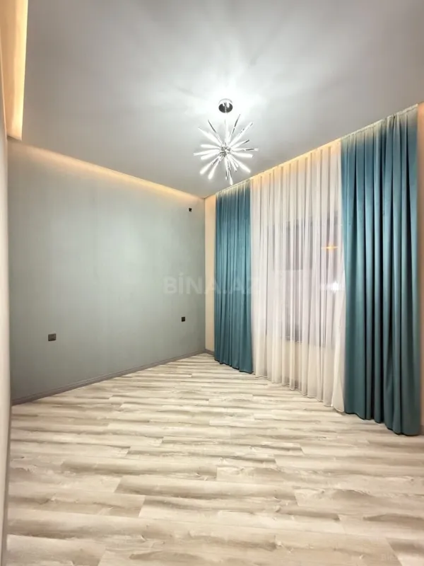 Satılır 5 otaqlı həyət evi 250 m²