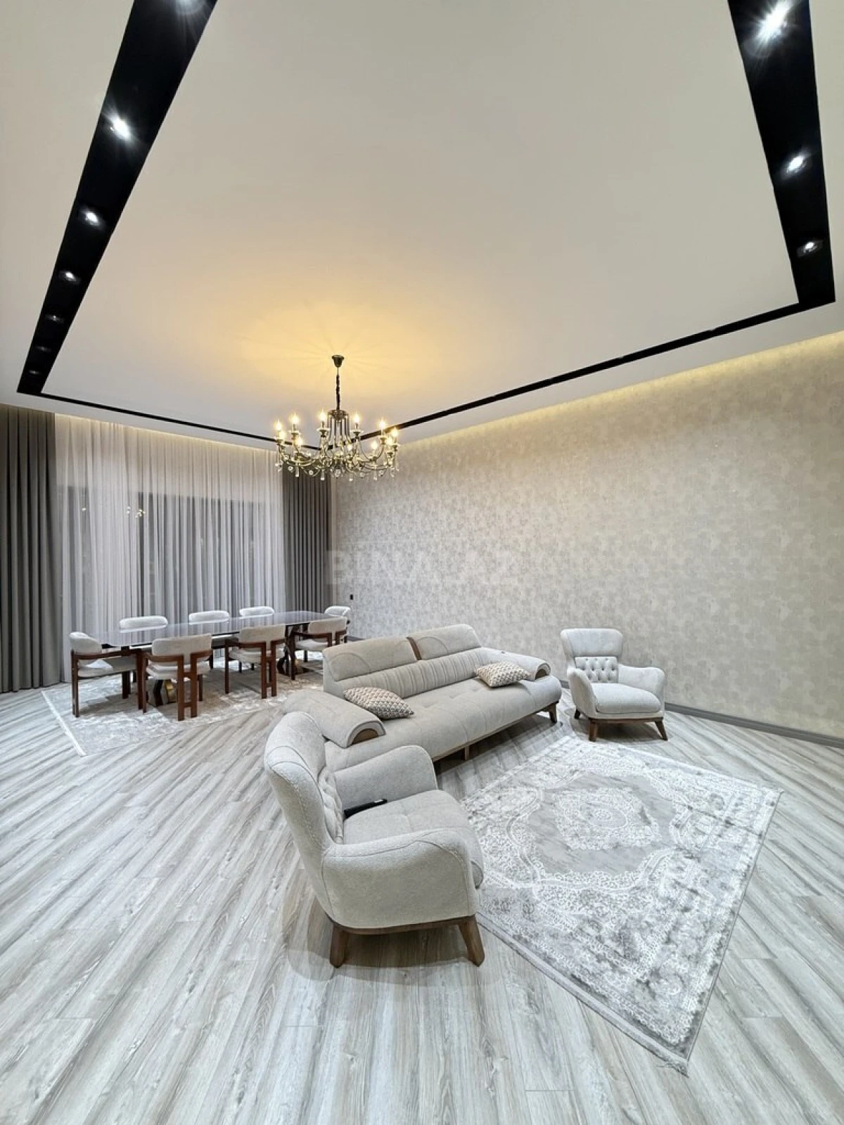 Satılır 5 otaqlı həyət evi 250 m²