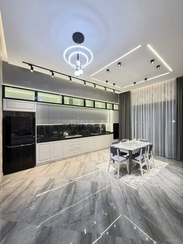 Satılır 5 otaqlı həyət evi 250 m²