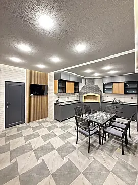 Satılır 5 otaqlı həyət evi 250 m²