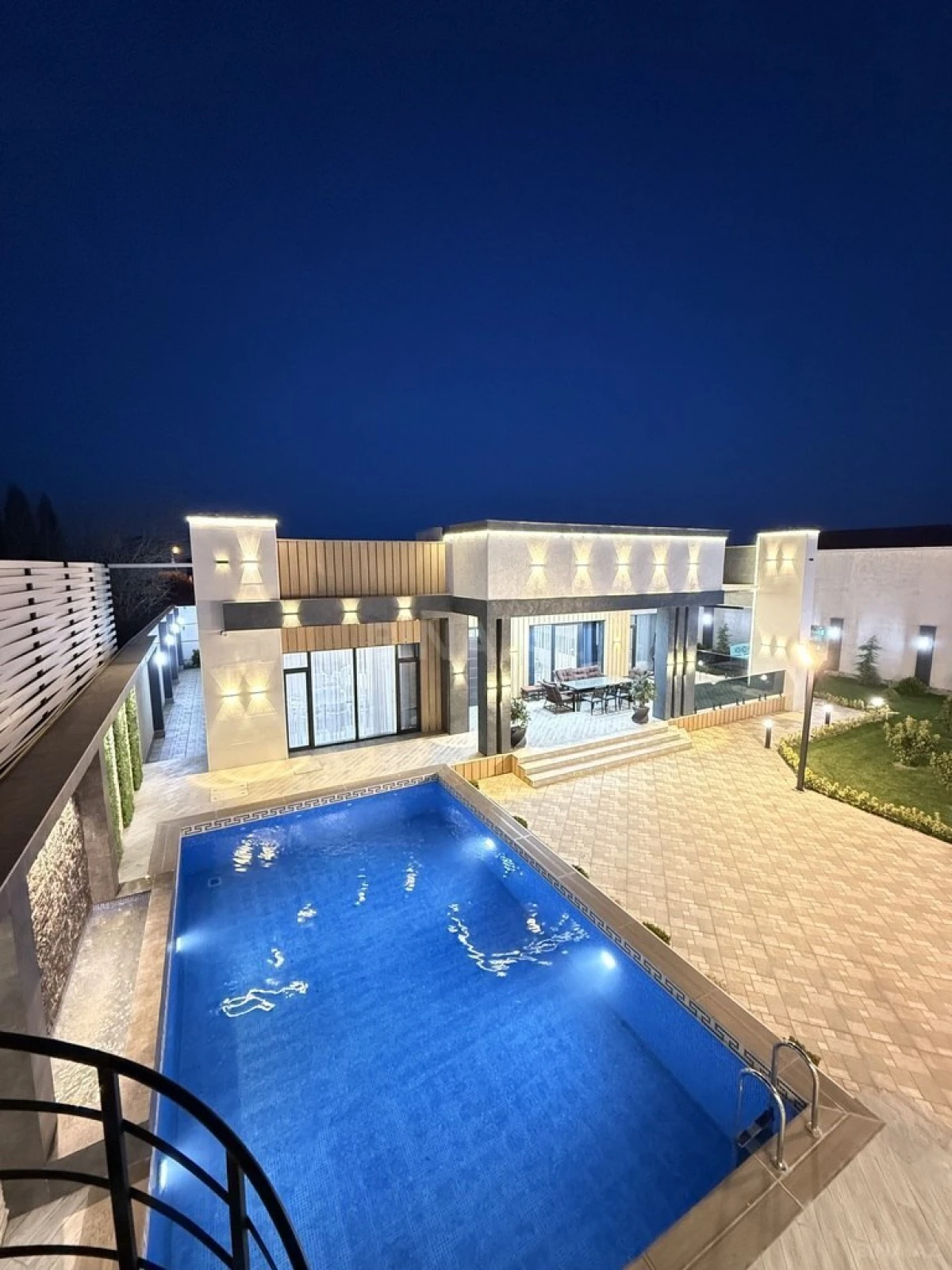Satılır 5 otaqlı həyət evi 250 m²