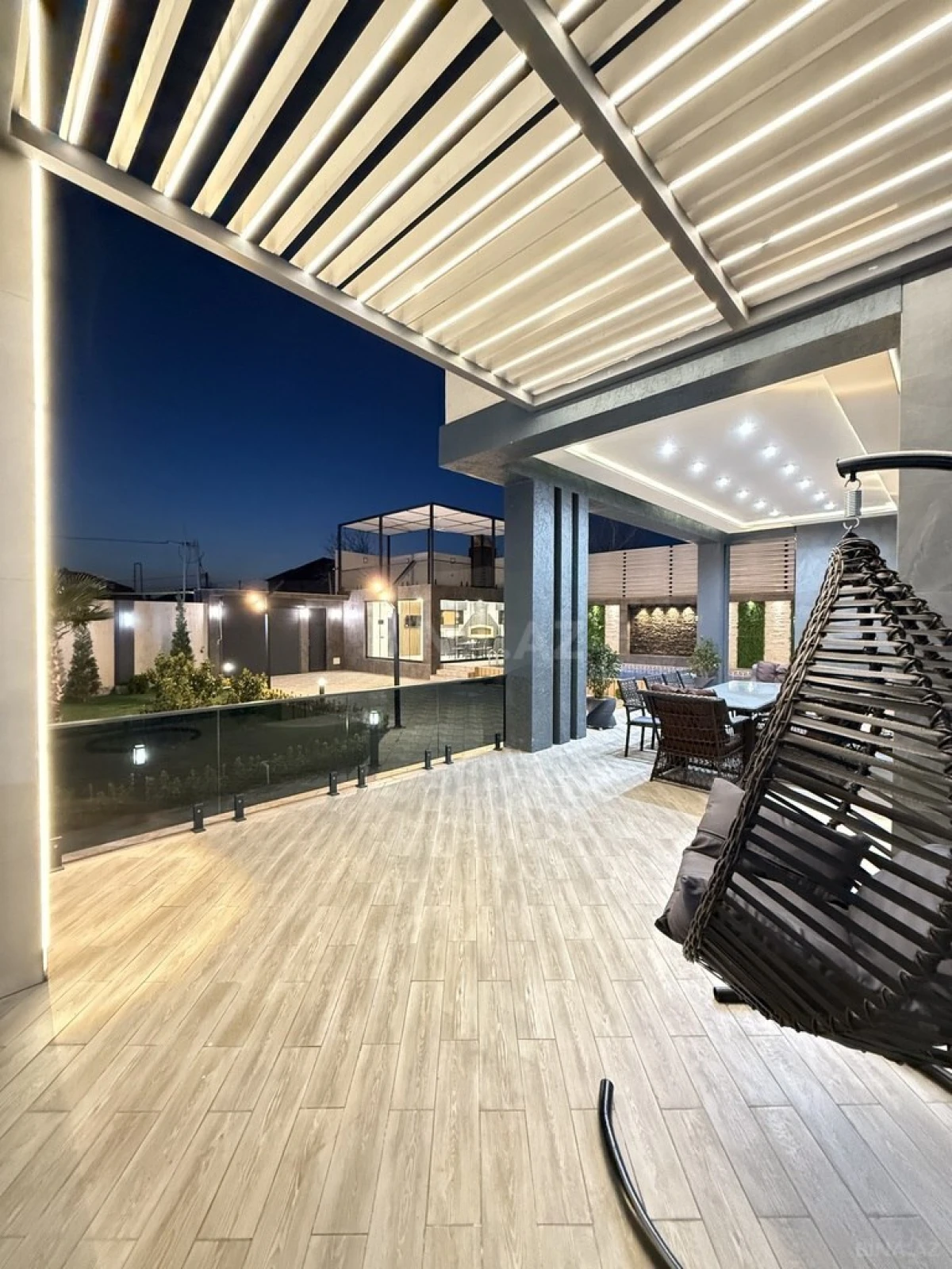 Satılır 5 otaqlı həyət evi 250 m²
