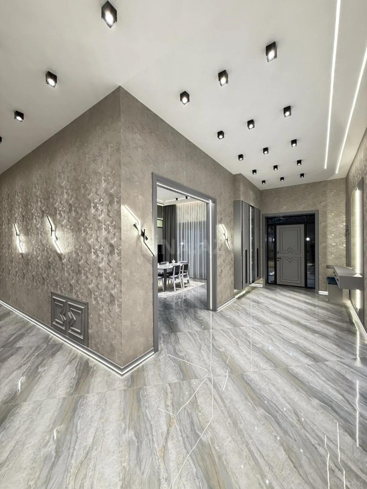 Satılır 5 otaqlı həyət evi 250 m²