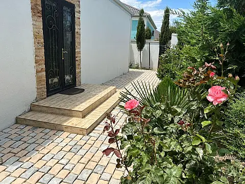 Kirayə verilir 1 otaqlı həyət evi 90 m²